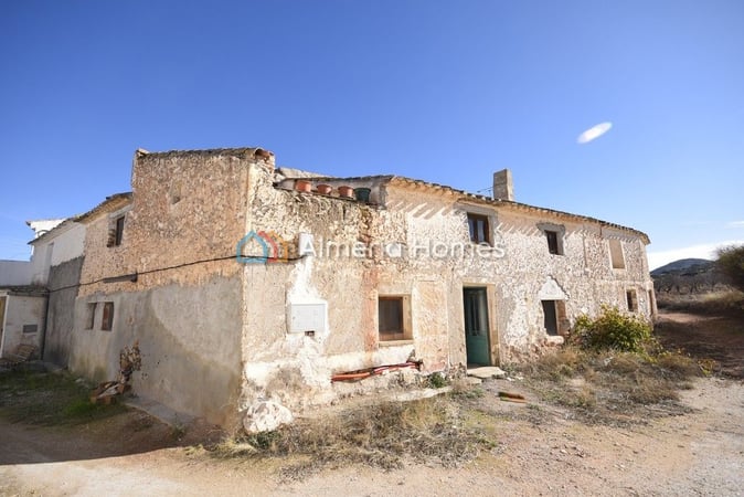 House in Chirivel - view 1