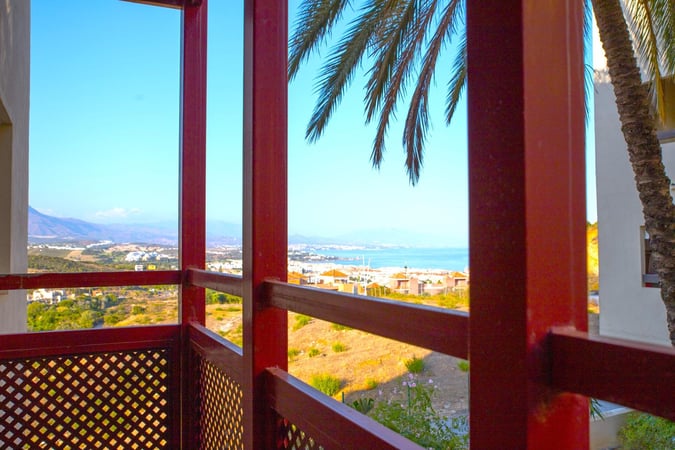 Apartment in La Duquesa - view 1