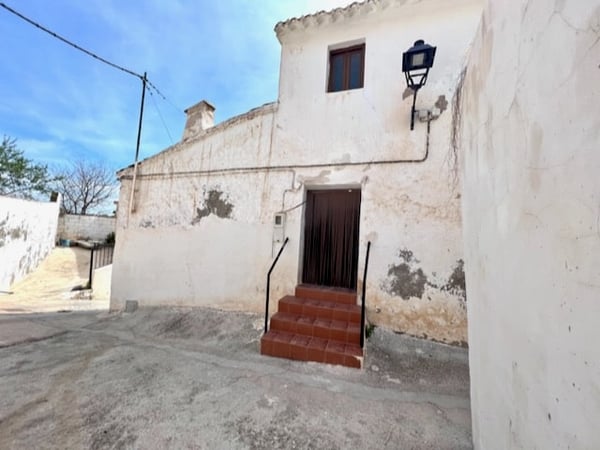 House in La Alameda - view 1