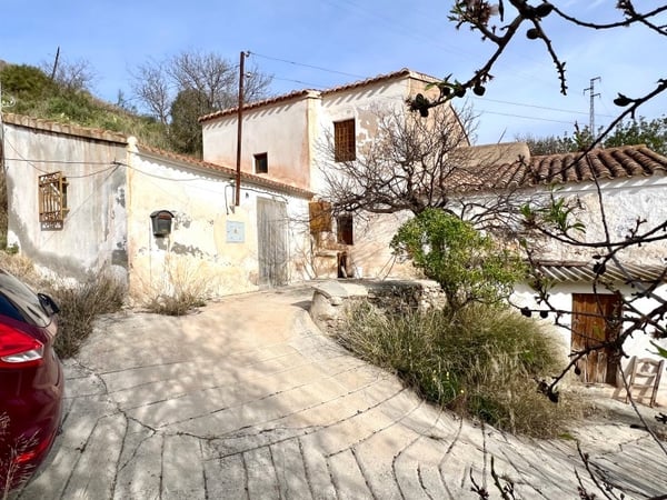 House in La Alameda - view 1
