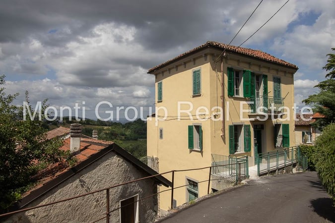 House in Morsasco - view 1