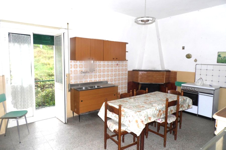 House in Camporgiano - Image 2