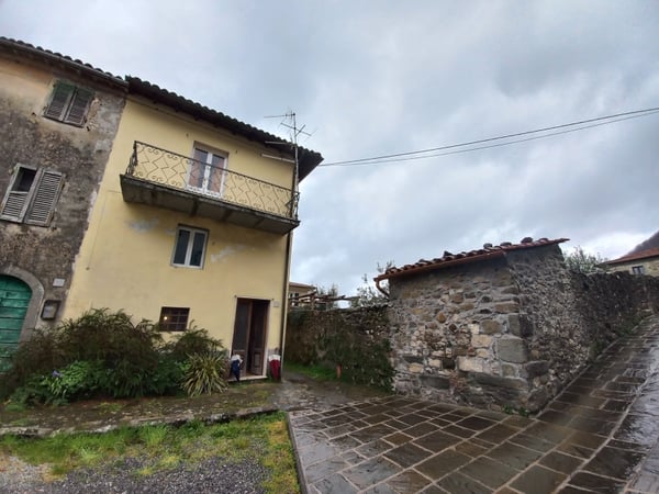 House in Fosciandora - view 1