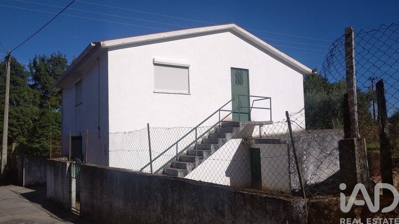 House in Vila Cortes da Serra - view 1