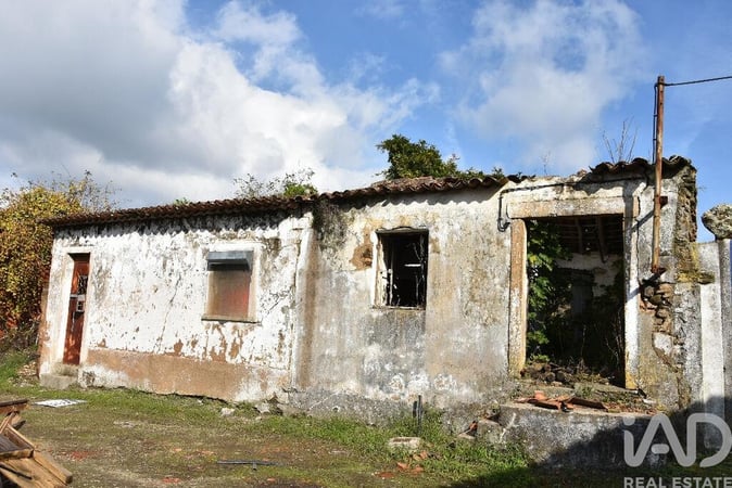 House in Junceira - view 1