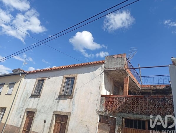 House in Paul - view 1