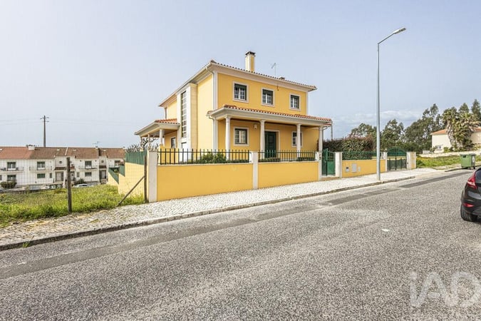 House in Rio Maior - view 1