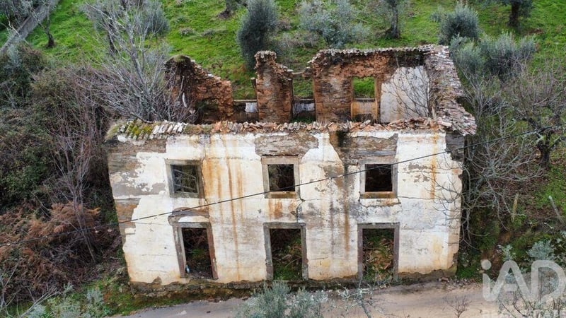 House in Alvares - view 1