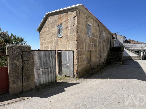 House in Castelo Rodrigo - view 1