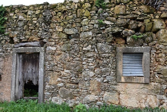 House in Areias - view 1