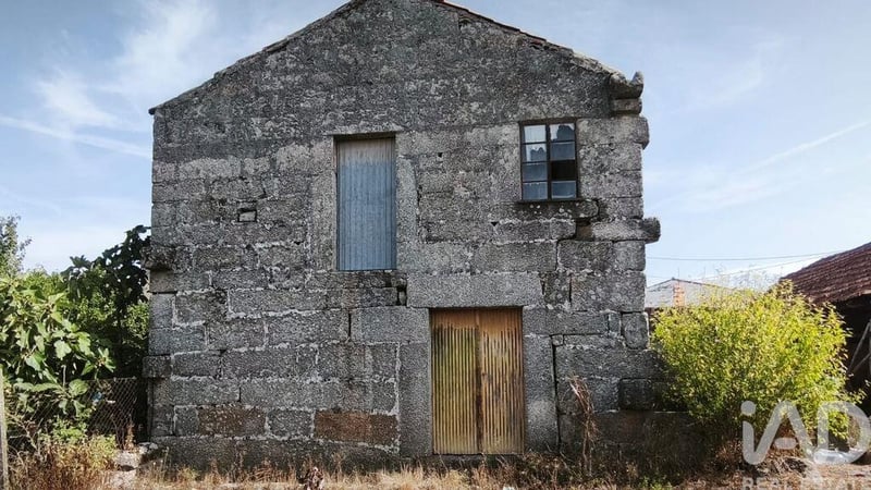 House in Seixo da Beira - view 1