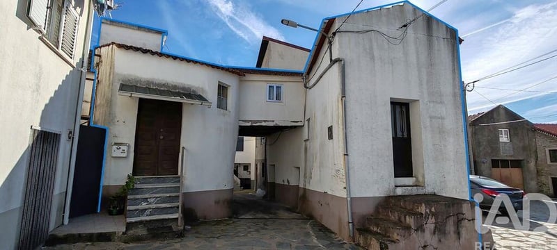 House in Portela do Fojo - view 1