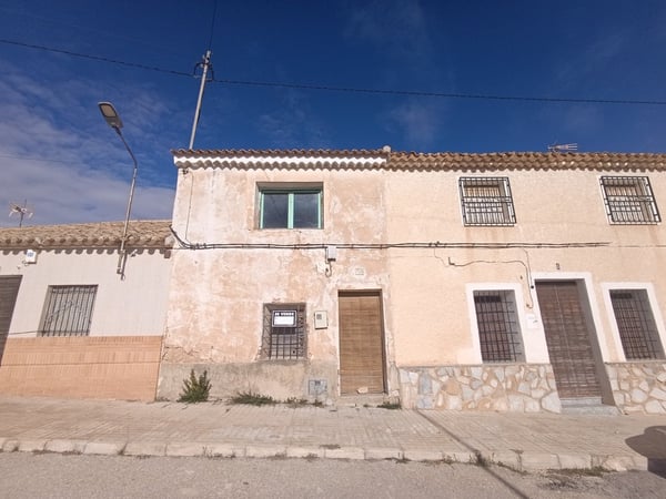 House in Yecla - view 1