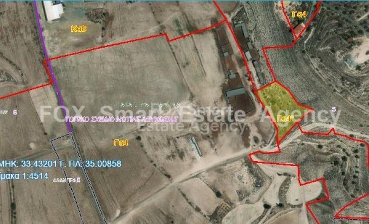 Land in Ayioi Omoloyites - view 1