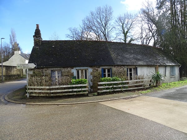 House in Plussulien - view 1