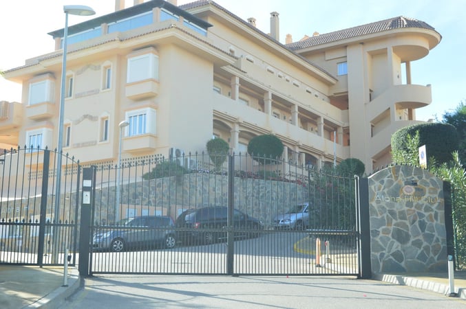 Apartment in Nueva Andalucia - view 1