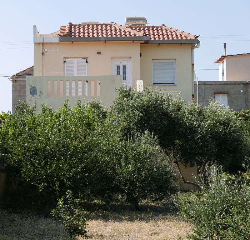 House in Neon Karlovasion - Image 5