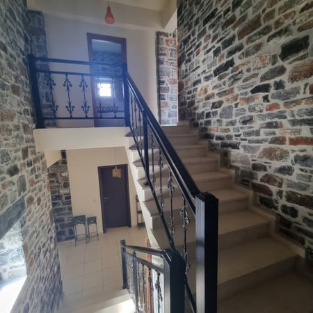 Villa in Peza - view 1