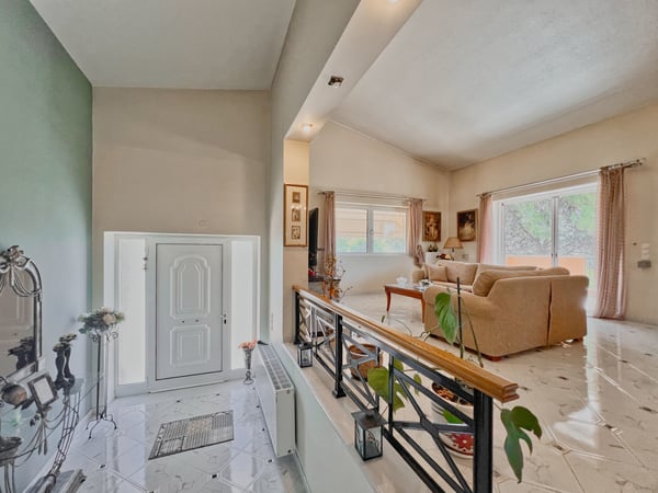 Villa in Aria - view 1