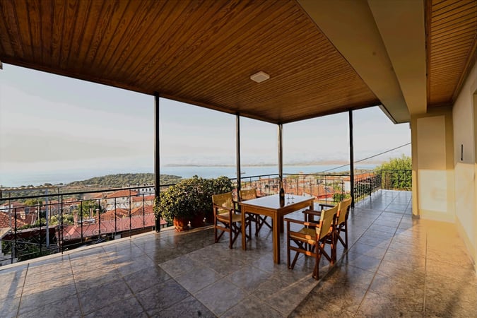 House in Sparto - view 1