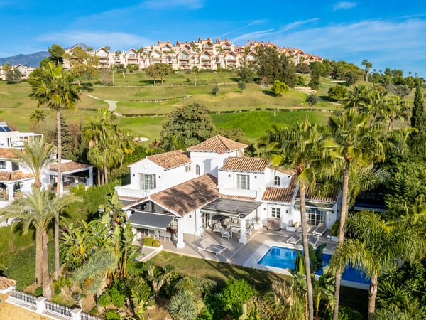 Villa in Nueva Andalucia - view 1