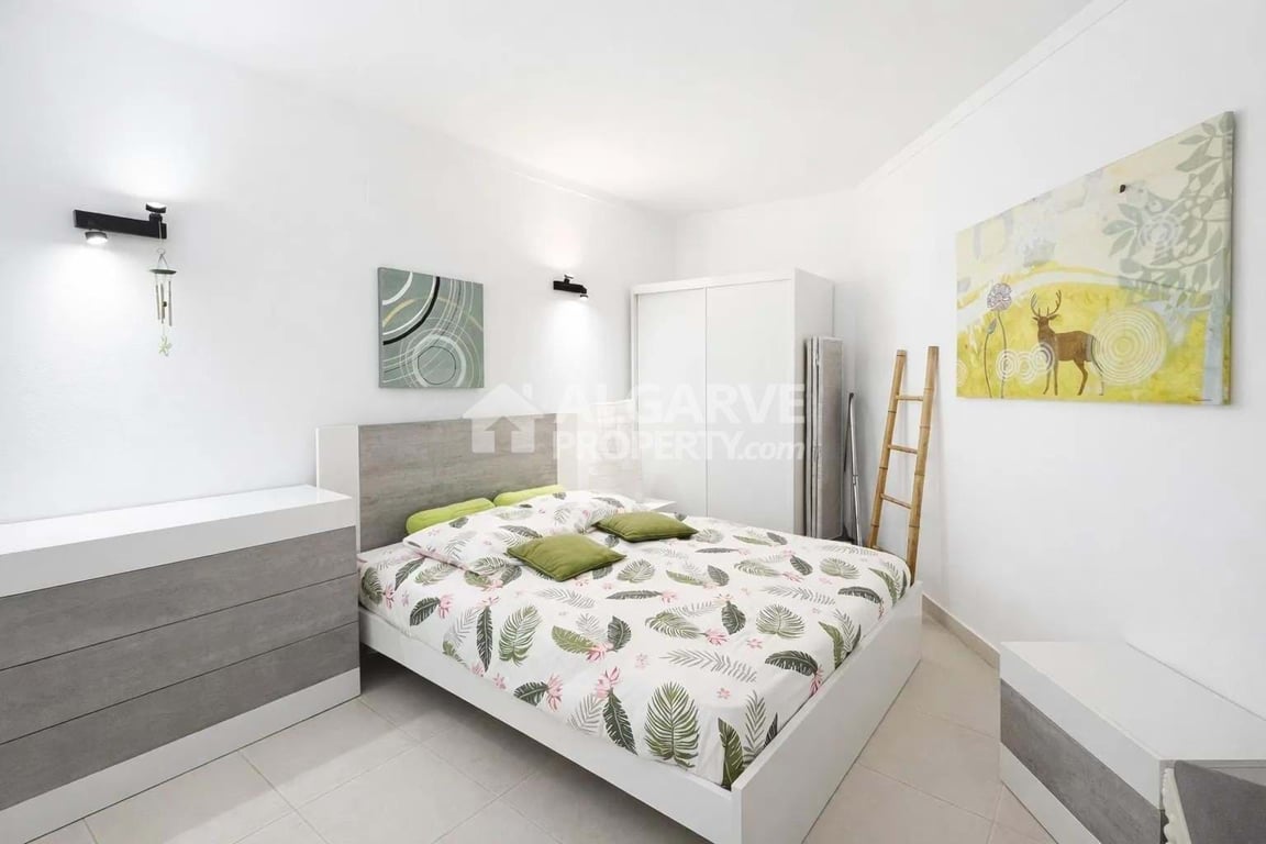 Apartment in Quarteira - Image 3