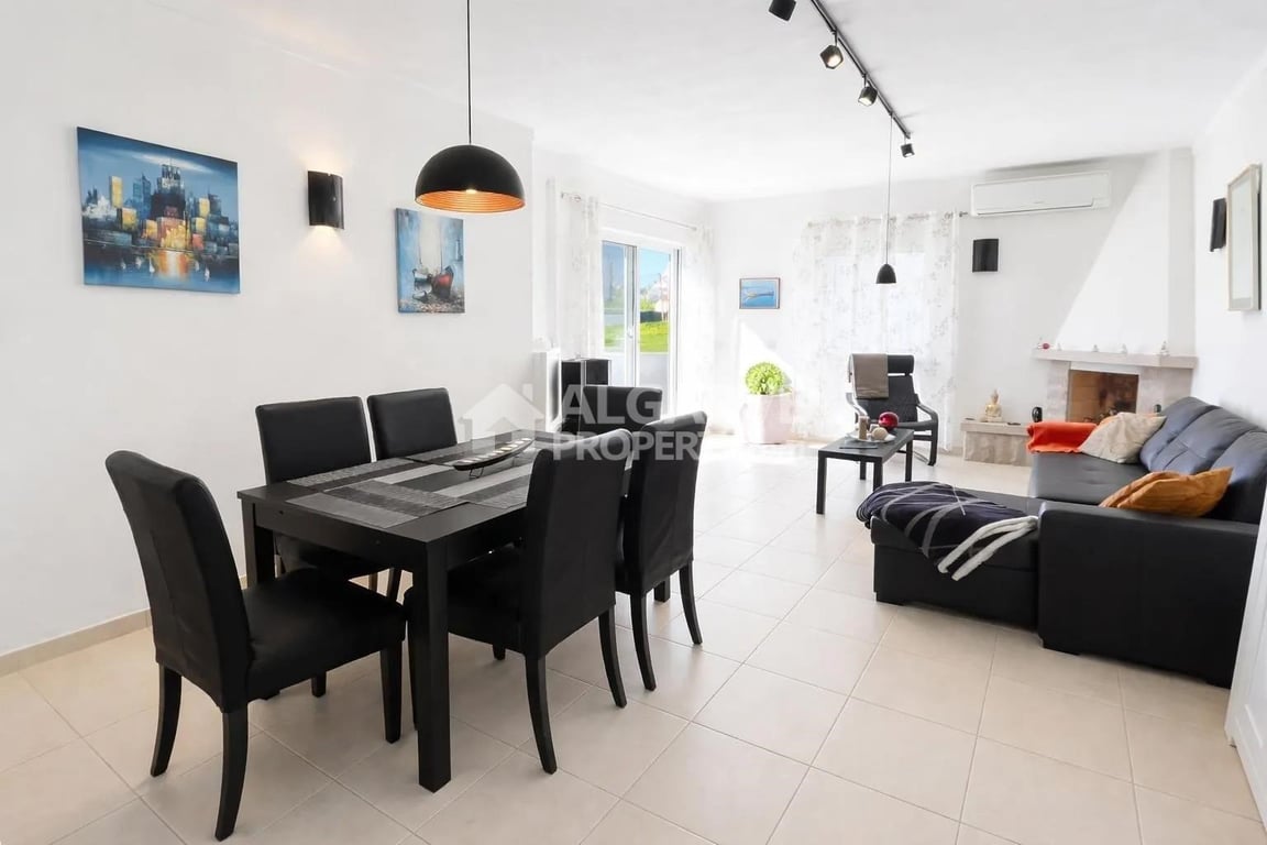 Apartment in Quarteira - Image 2