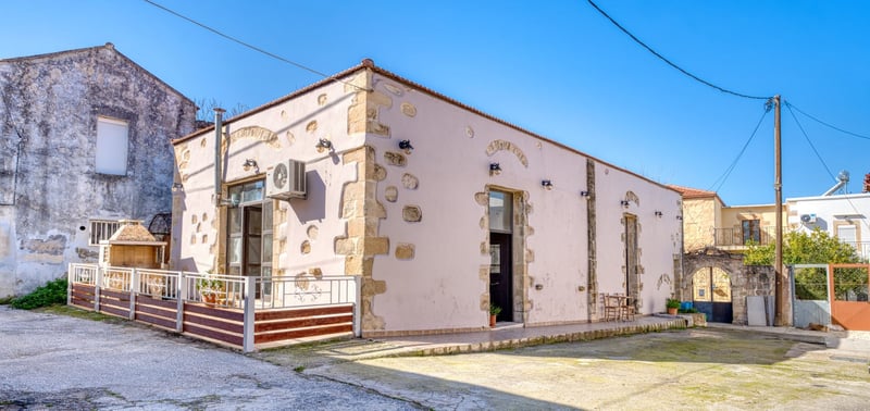 Villa in Kalamitsi Alexandrou - view 1