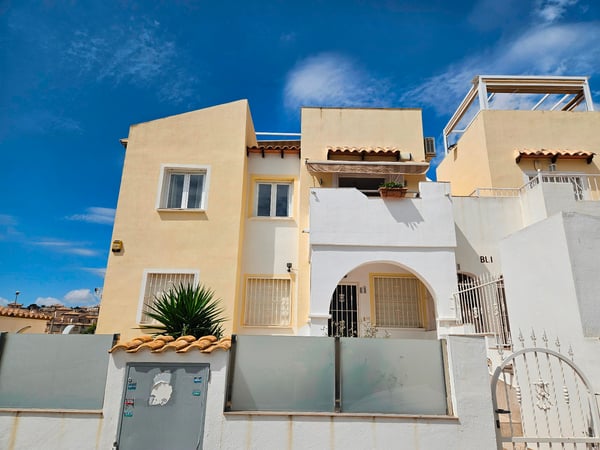 Apartment in Villamartin - view 1