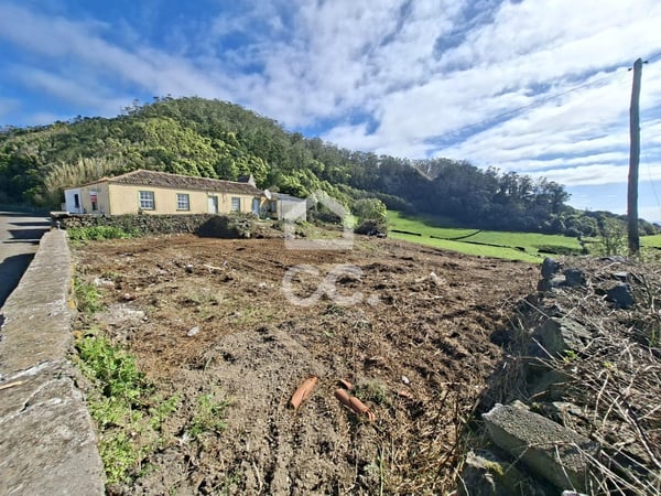 Villa in Santa Barbara - view 1