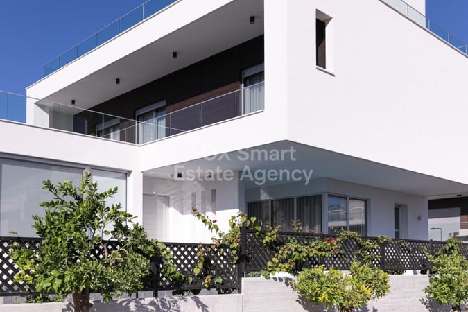 House in Kato Paphos - view 1