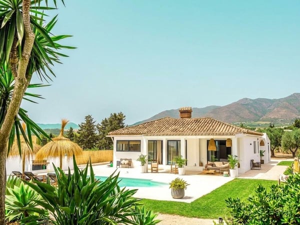 Villa in Estepona - view 1
