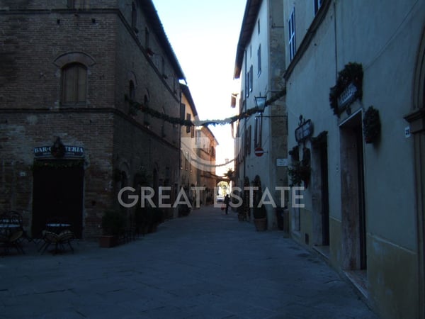House in Pienza - view 1