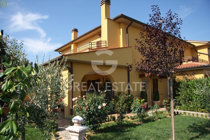 House in Fabro - view 1