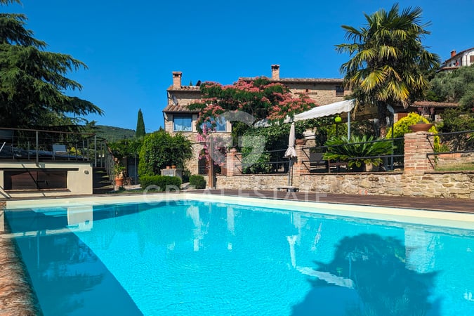 House in Passignano sul Trasimeno - view 1