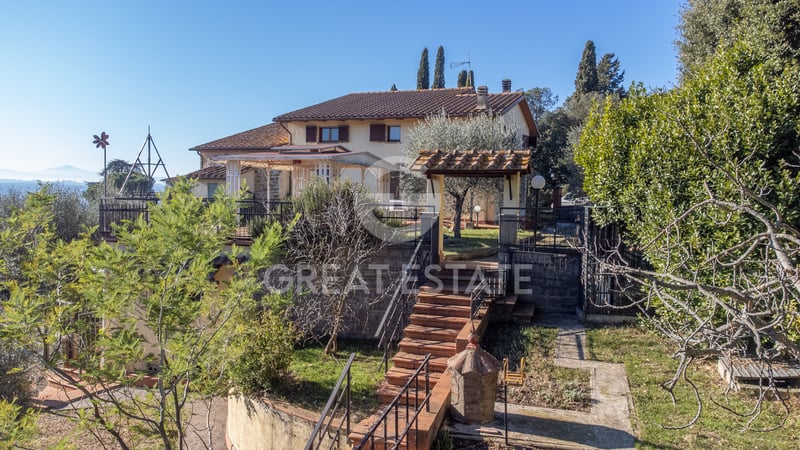 House in Montecchio - view 1