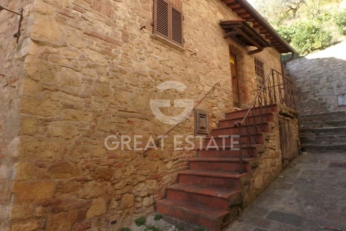 House in Montepulciano - view 1