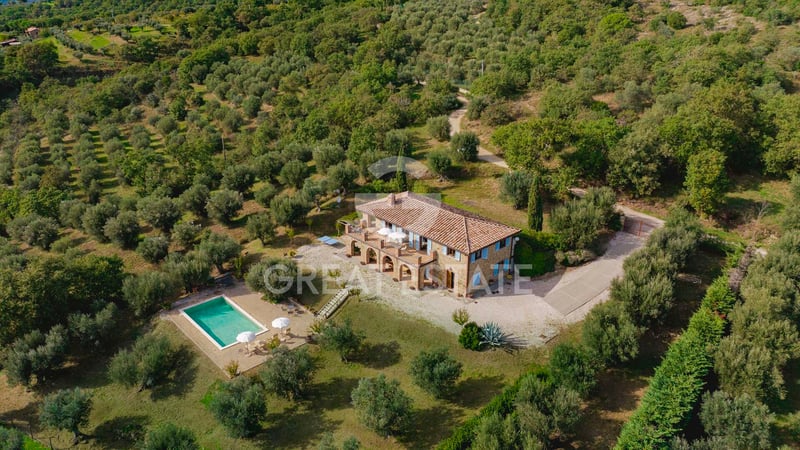 House in Tuoro sul Trasimeno - view 1
