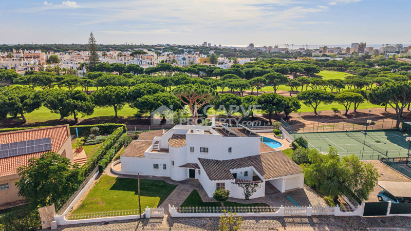 Villa in Quarteira - view 1