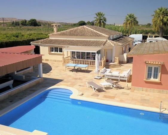 Villa in Heredades - view 1