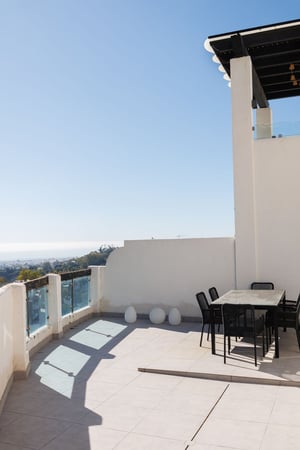 Apartment in Benahavis - view 1