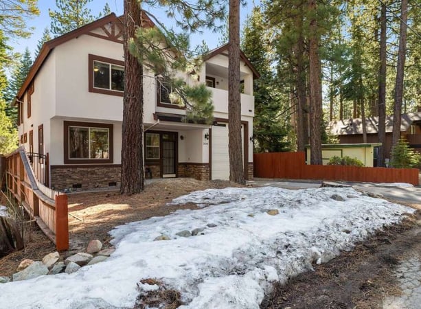 House in Lake Valley - view 1