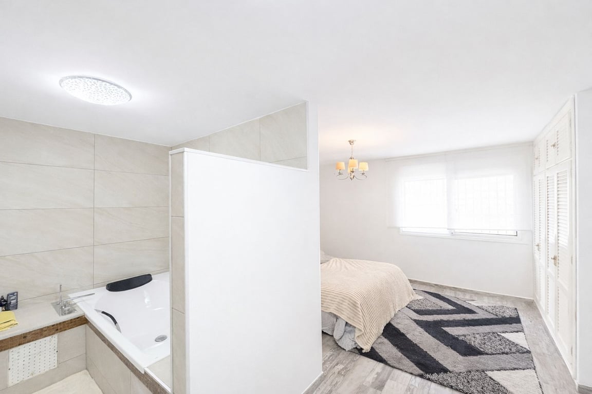 House in Estepona - Image 4