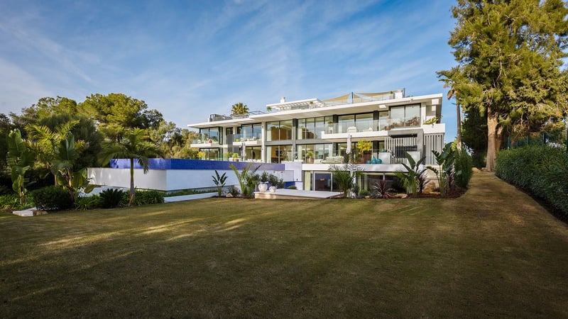 Villa in Sotogrande - view 1