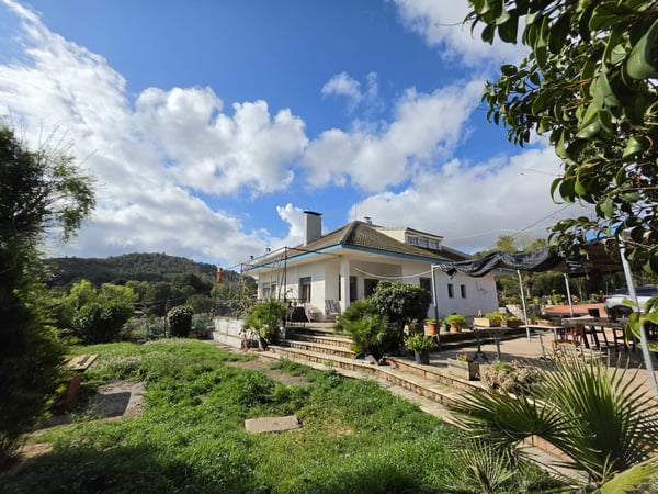 Villa in Camara - view 1