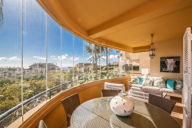 Apartment in Elviria - view 1