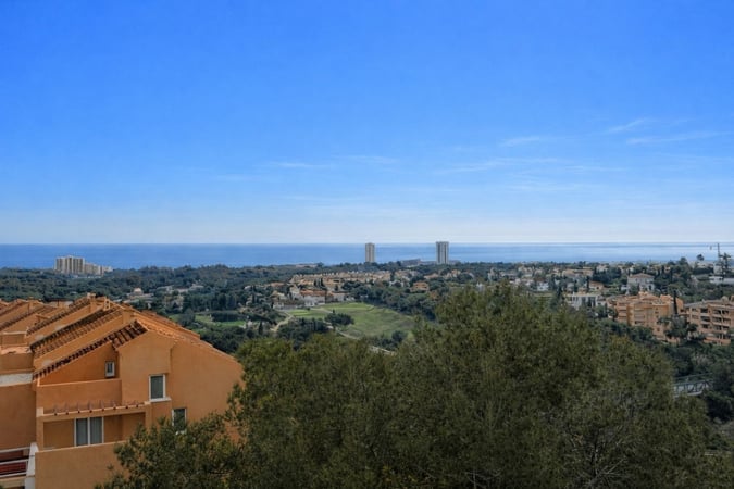 Apartment in Elviria - view 1