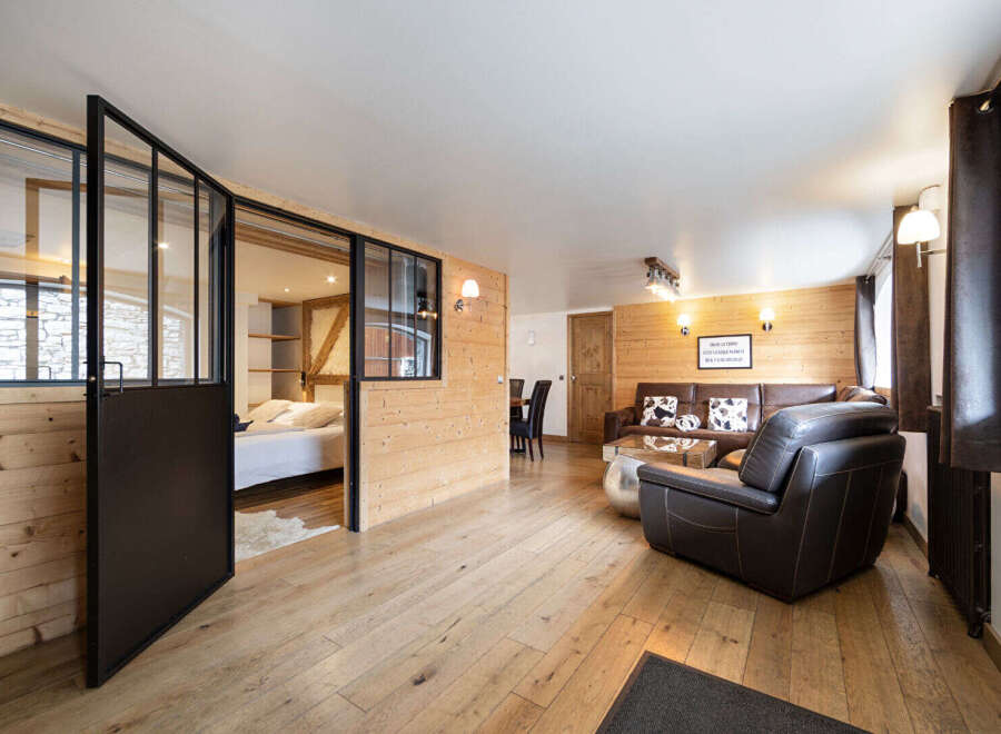 Apartment in Val-d'Isere - Image 2