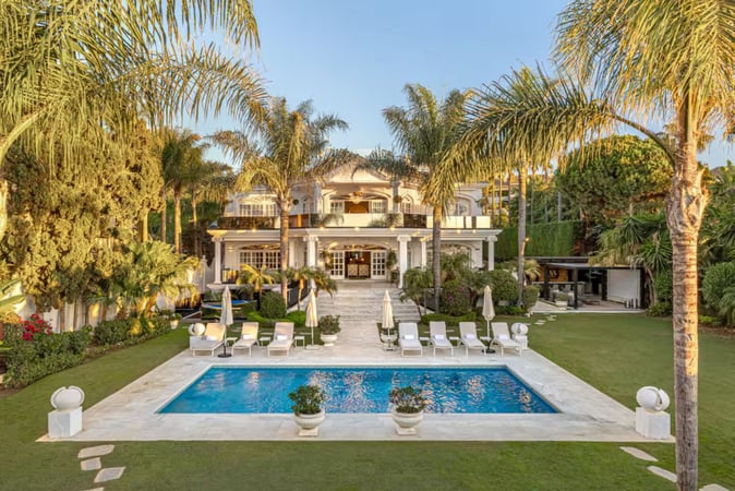 Villa in Puerto Banus - view 1