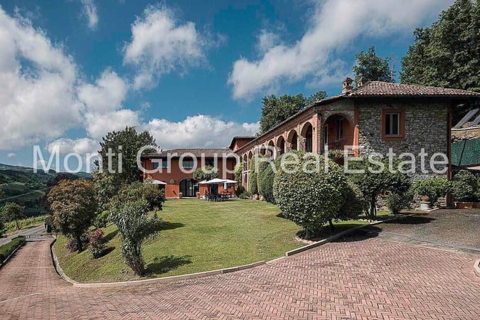 House in Monastero Bormida - view 1